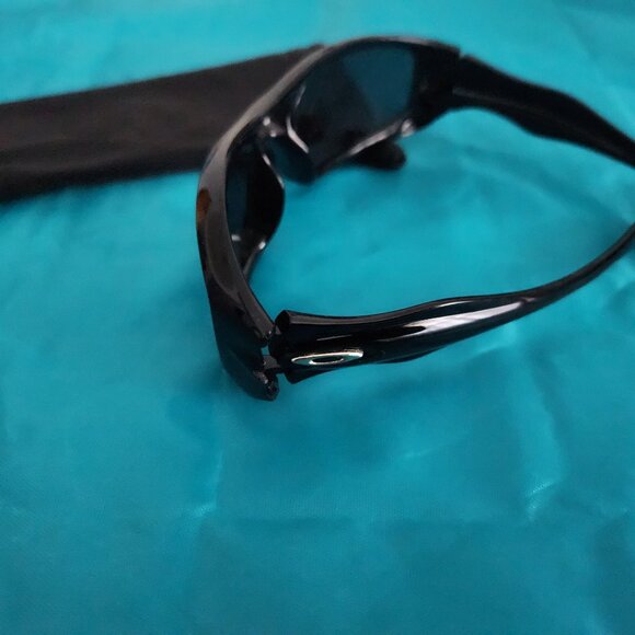 Oakley - Picture 1 of 11